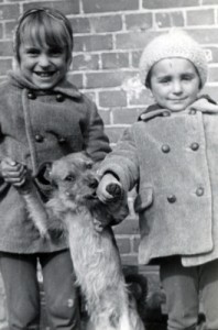 Na zdjęciu ja, siostra Renata i pies Kajtek (ten najniższy). 
